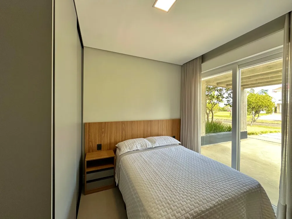 Casa, 4 quartos, 230 m² - Foto 1