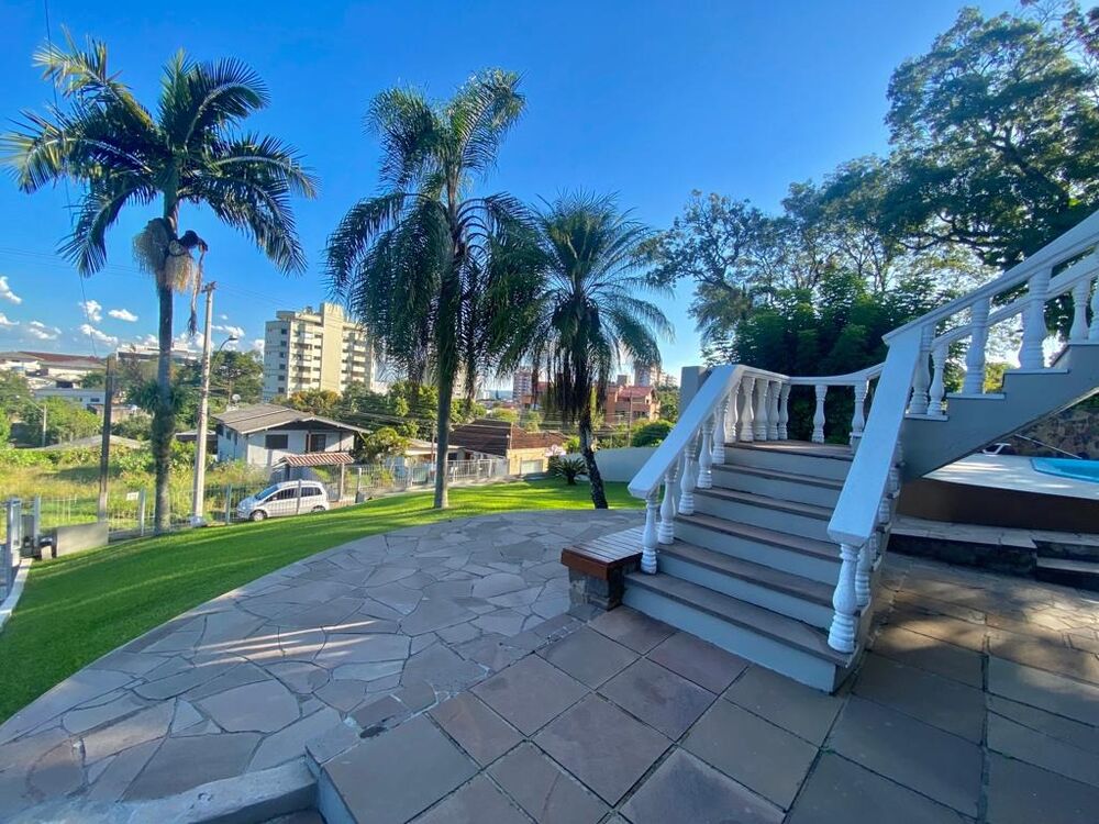 Casa à venda com 3 quartos, 240m² - Foto 1
