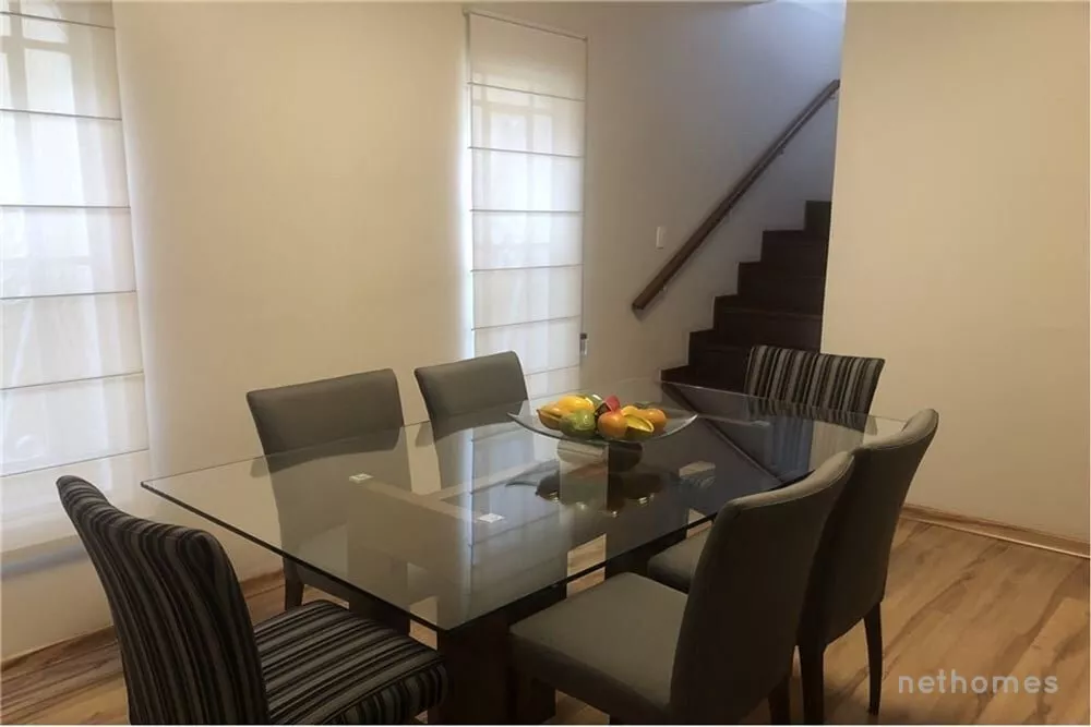 Casa à venda com 3 quartos, 150m² - Foto 1