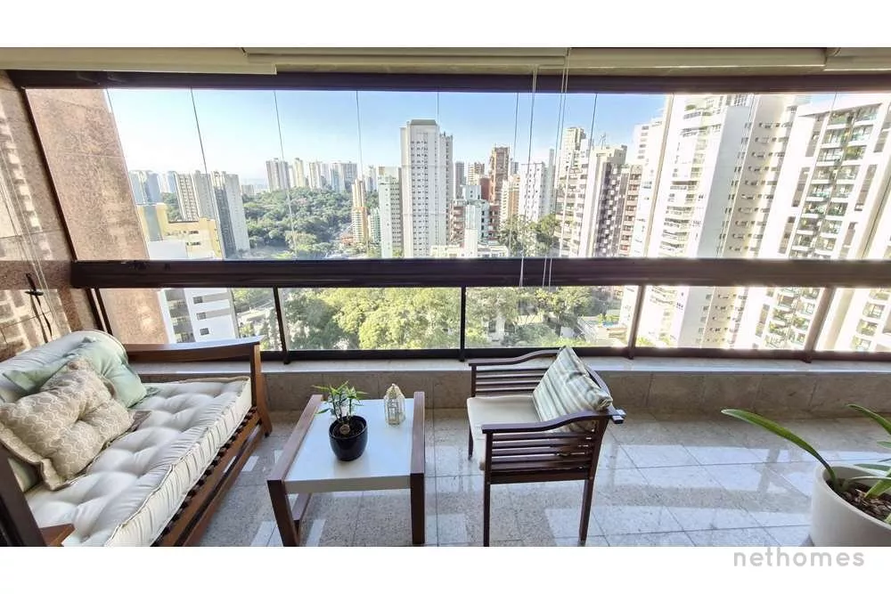 Apartamento à venda com 4 quartos, 226m² - Foto 2