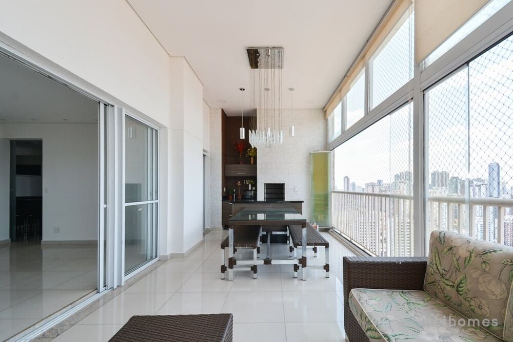 Apartamento à venda com 3 quartos, 137m² - Foto 2