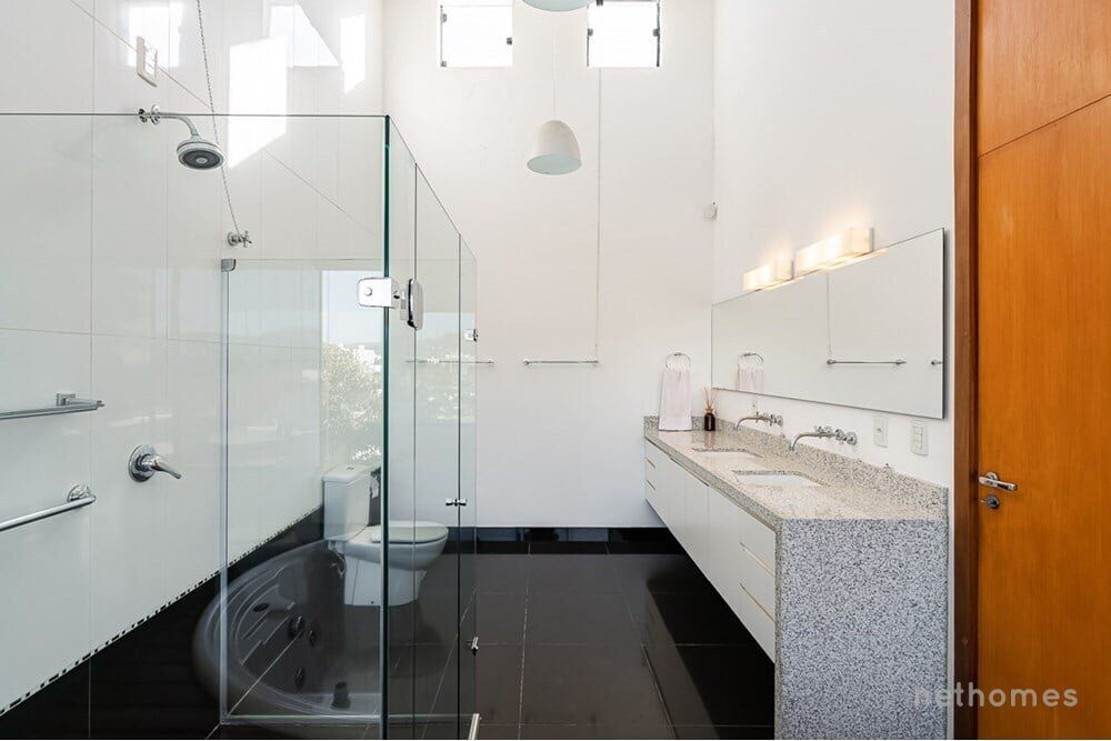 Casa à venda com 2 quartos, 318m² - Foto 2