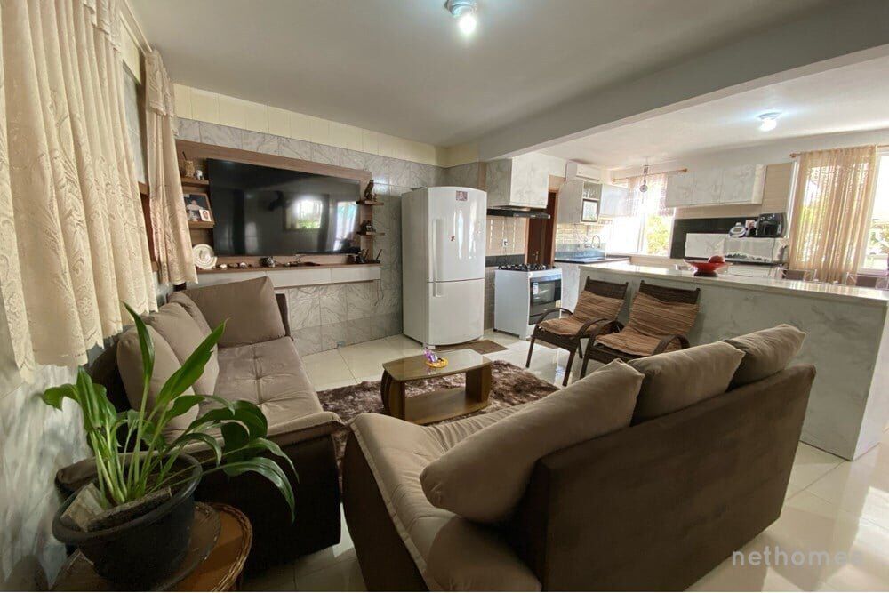 Casa à venda com 4 quartos, 172m² - Foto 1