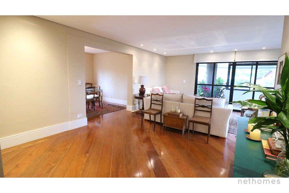 Apartamento à venda com 4 quartos, 234m² - Foto 2