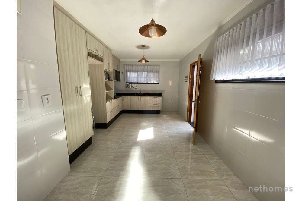 Casa à venda com 3 quartos, 250m² - Foto 4