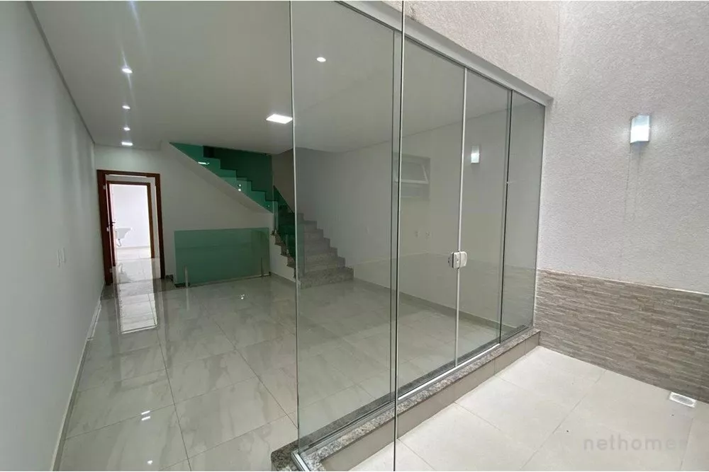 Casa à venda com 3 quartos, 220m² - Foto 3