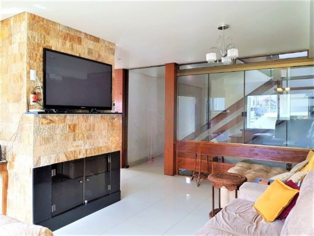Casa de Condomínio à venda com 4 quartos, 314m² - Foto 2