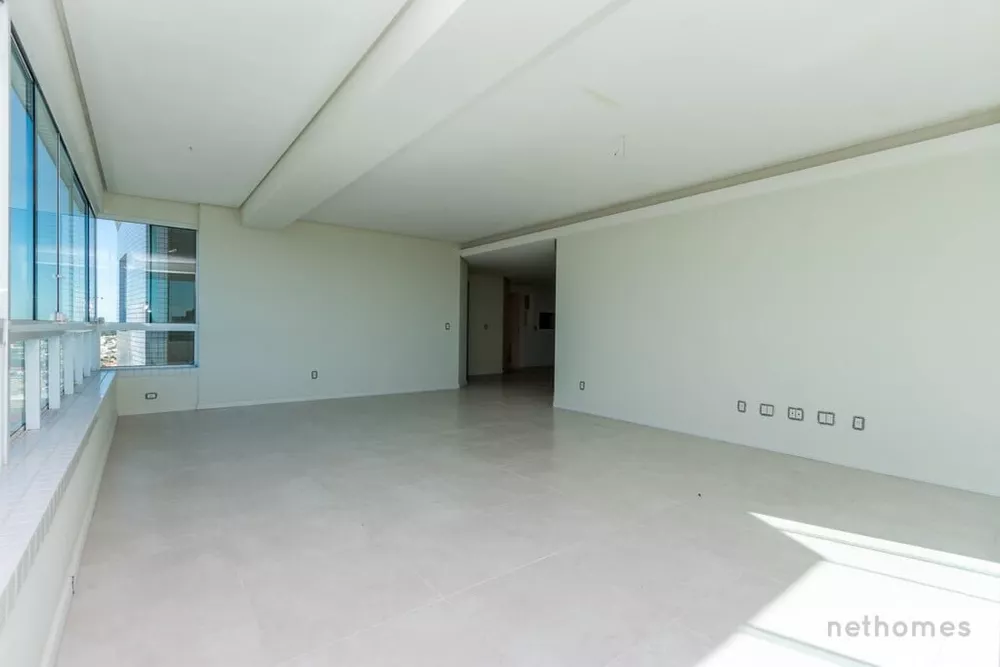 Apartamento à venda com 3 quartos, 135m² - Foto 8