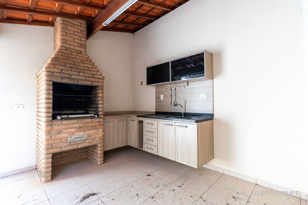Casa à venda com 3 quartos, 170m² - Foto 2