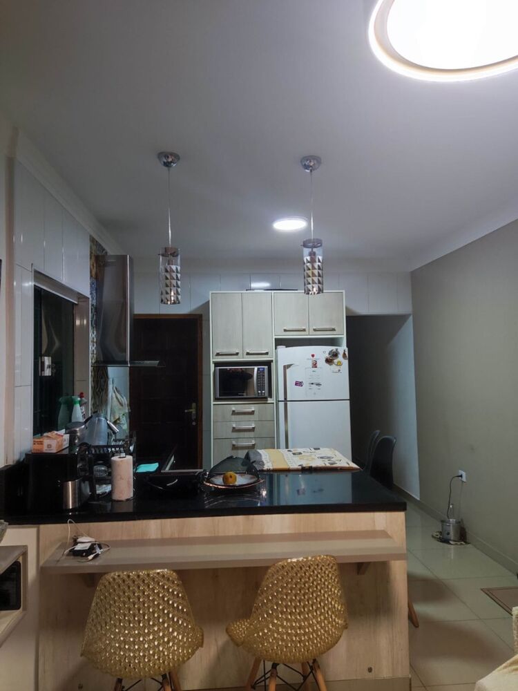 Casa à venda com 3 quartos, 115m² - Foto 1