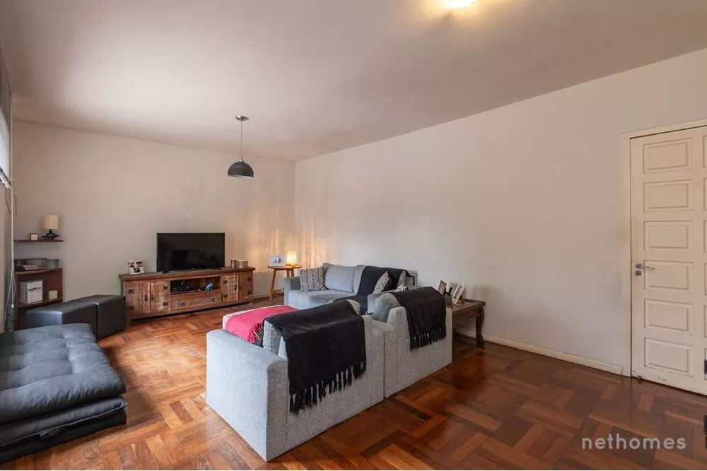 Casa à venda com 3 quartos, 158m² - Foto 1