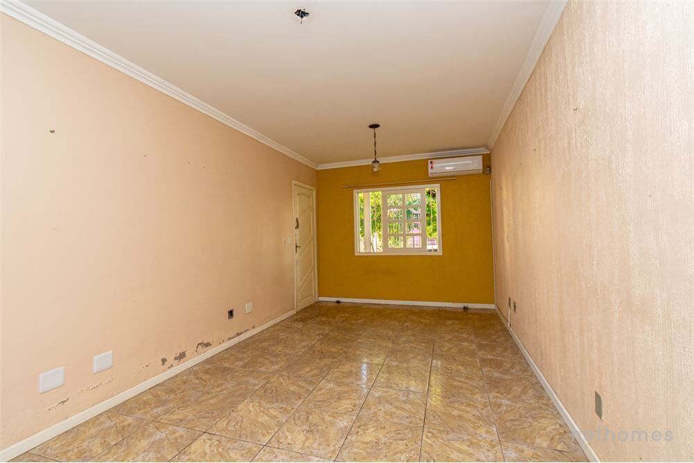 Casa à venda com 4 quartos, 113m² - Foto 1