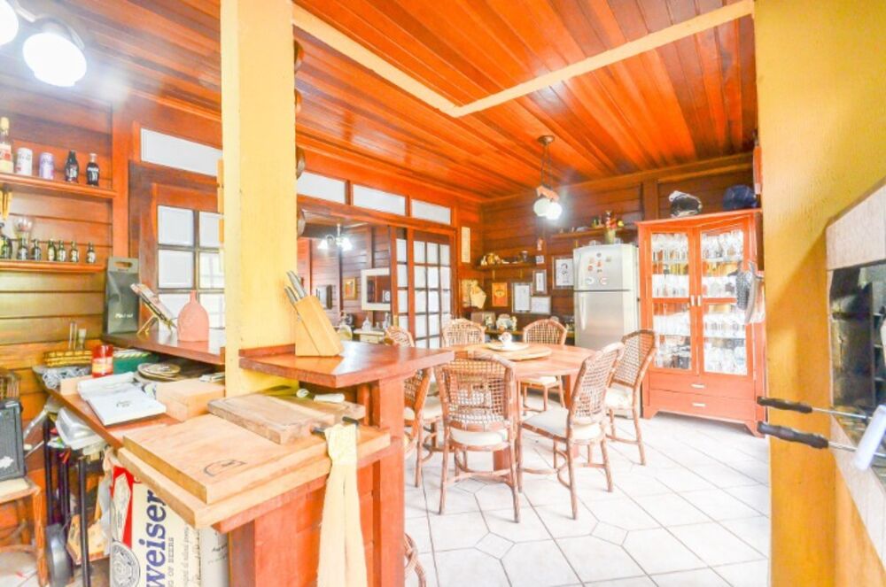 Casa, 3 quartos, 252 m² - Foto 1