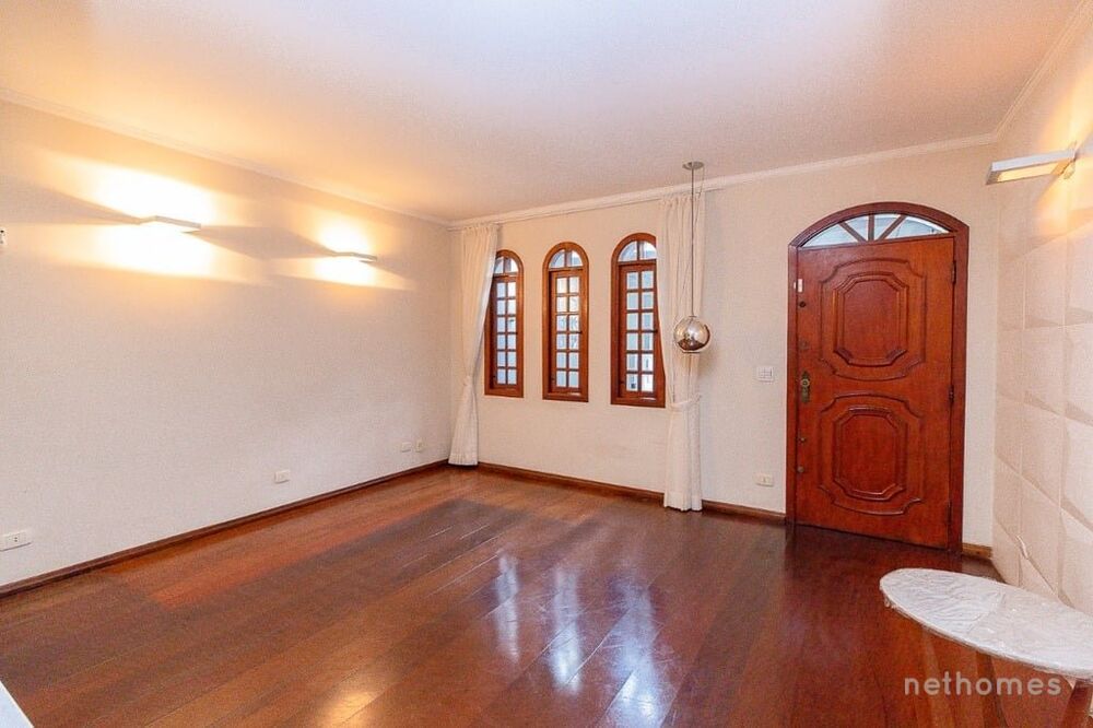 Casa à venda com 2 quartos, 136m² - Foto 1