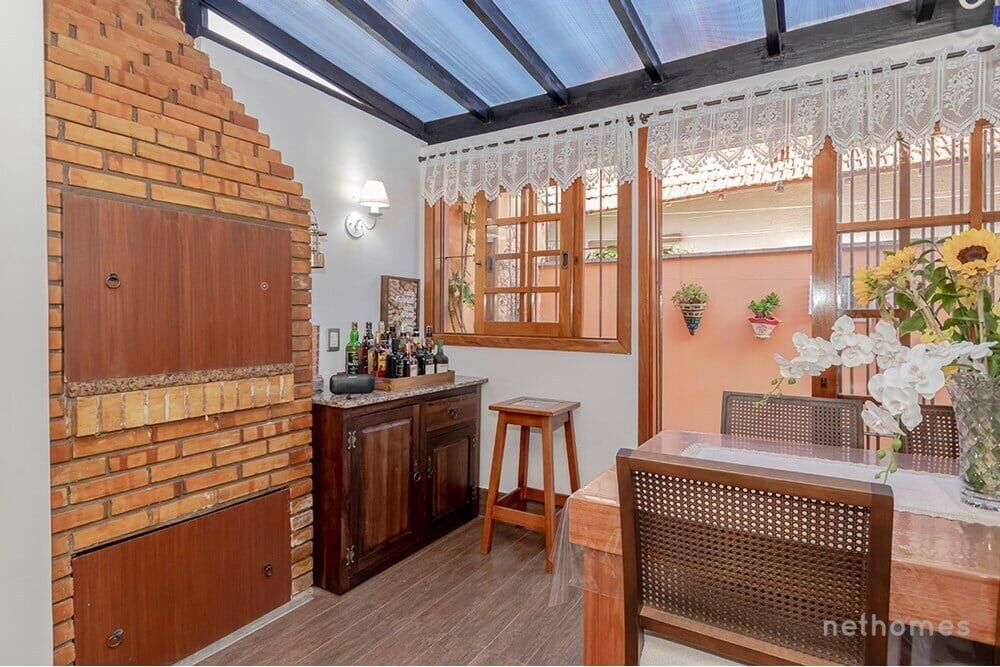 Casa de Condomínio à venda com 3 quartos, 230m² - Foto 2
