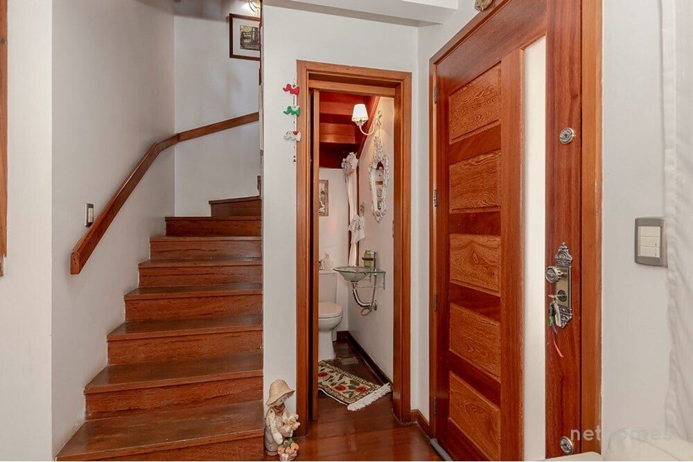 Casa de Condomínio à venda com 3 quartos, 230m² - Foto 4