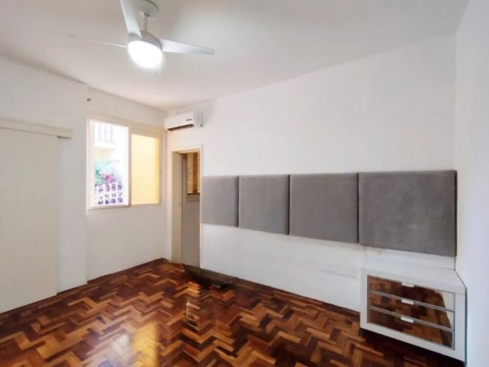 Casa à venda com 4 quartos, 240m² - Foto 4