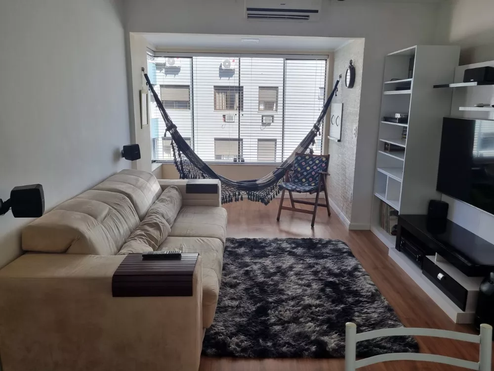 Apartamento à venda com 2 quartos, 70m² - Foto 4