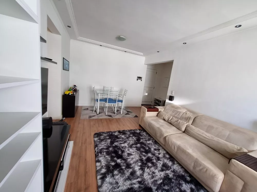 Apartamento à venda com 2 quartos, 70m² - Foto 2