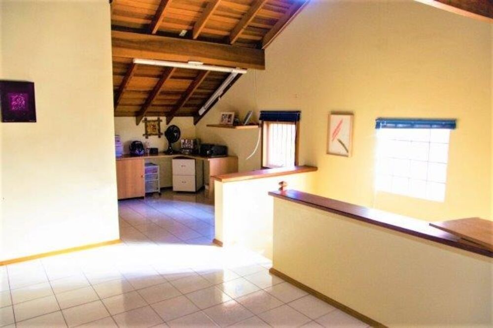 Casa à venda com 3 quartos, 220m² - Foto 2