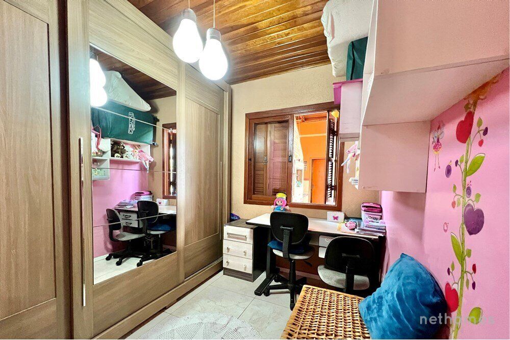 Casa à venda com 4 quartos, 200m² - Foto 5