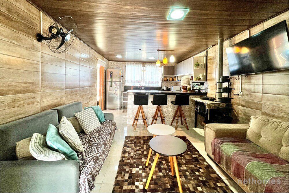 Casa à venda com 4 quartos, 200m² - Foto 3
