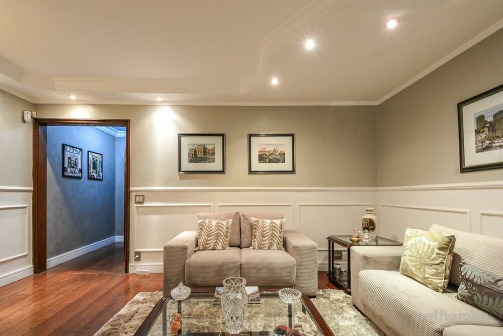 Casa à venda com 3 quartos, 215m² - Foto 1