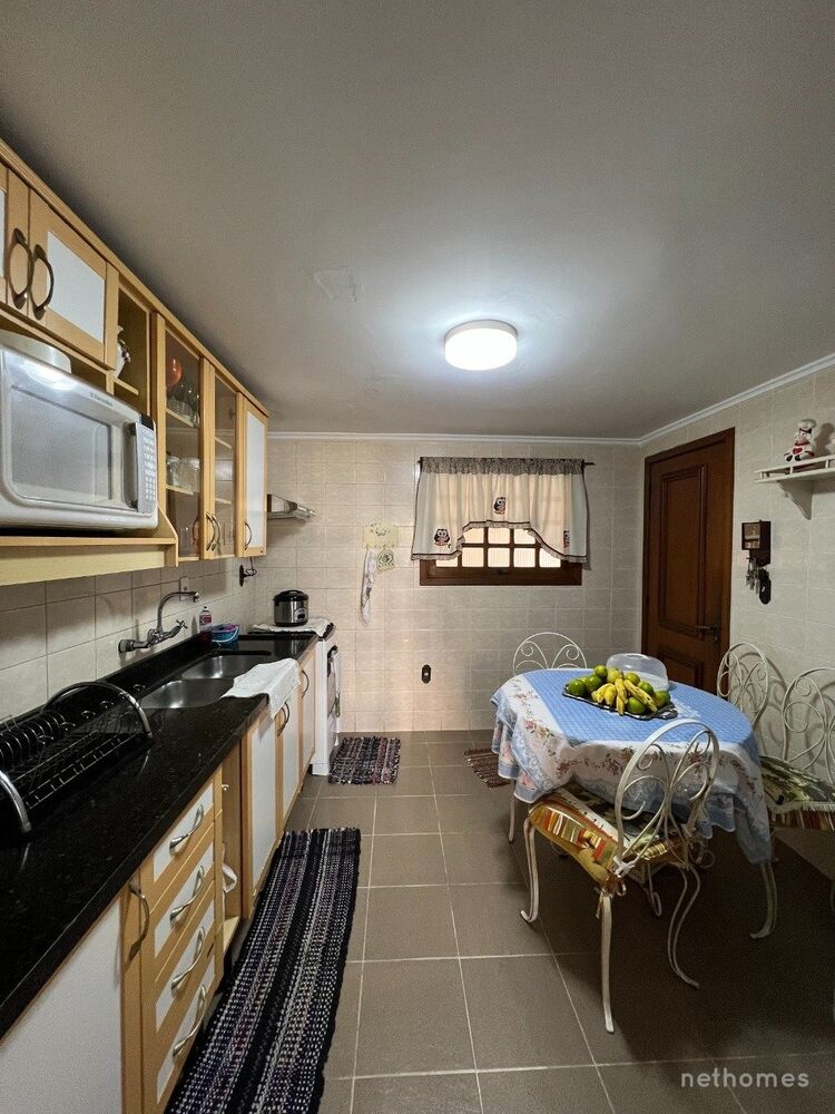 Casa à venda com 4 quartos, 262m² - Foto 2