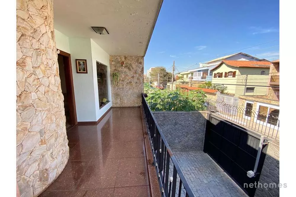 Casa à venda com 3 quartos, 250m² - Foto 2