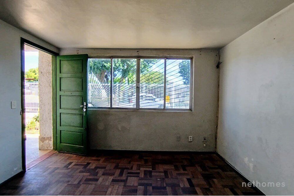 Casa à venda com 4 quartos, 75m² - Foto 2