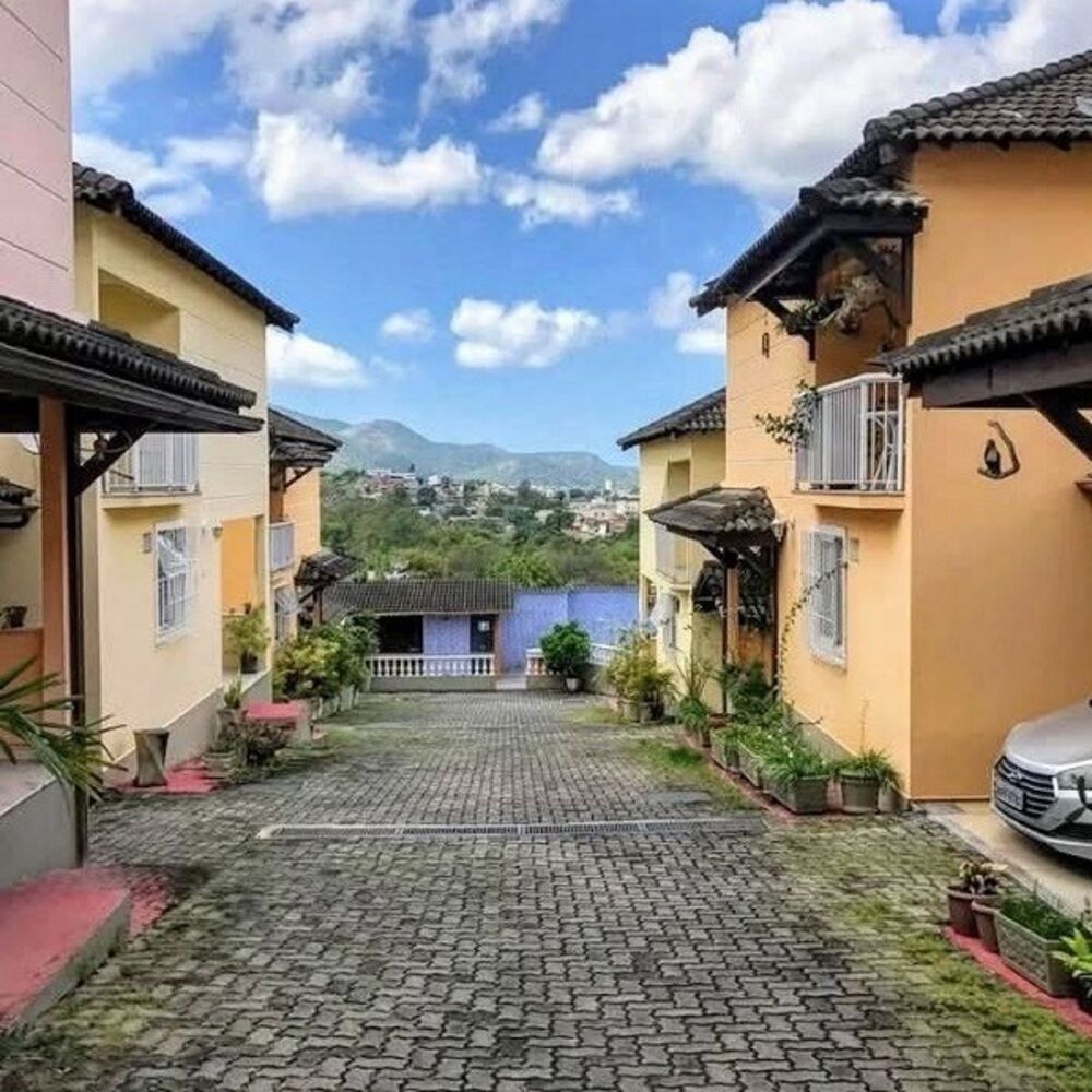 Casa à venda com 3 quartos, 109m² - Foto 1