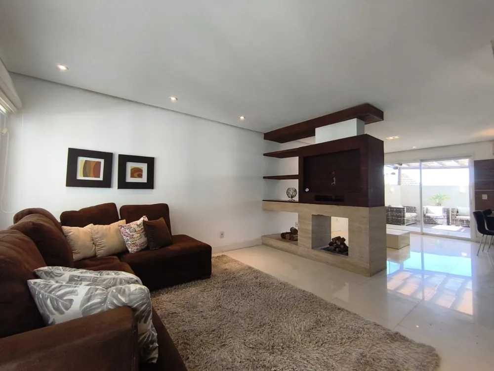 Casa, 3 quartos, 209 m² - Foto 1