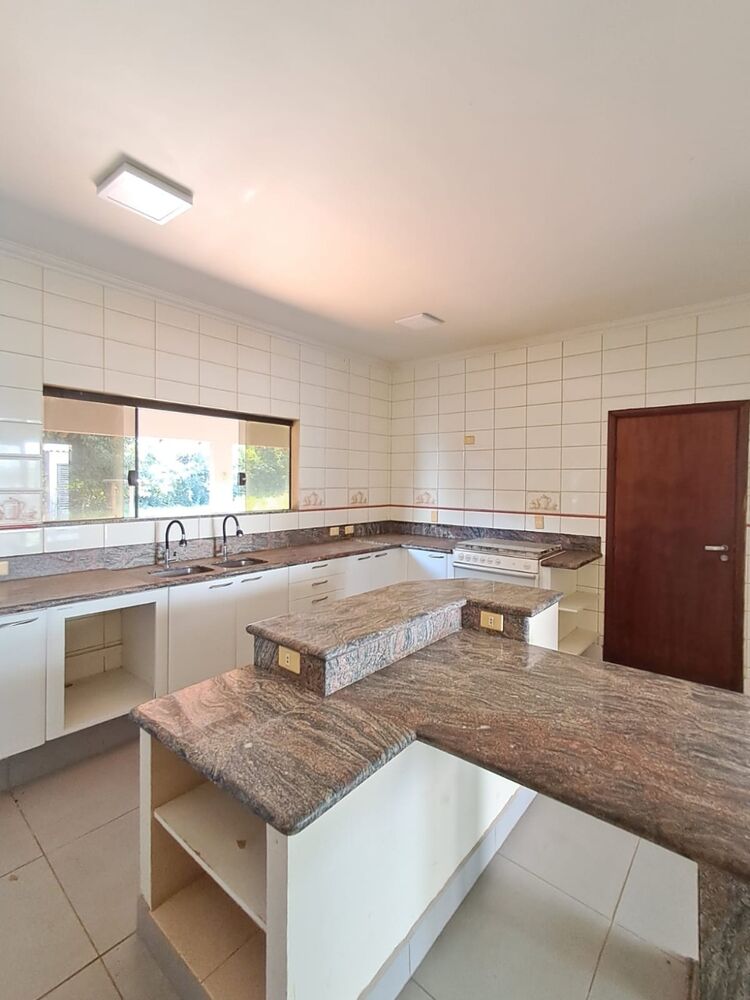 Casa à venda com 7 quartos, 450m² - Foto 3