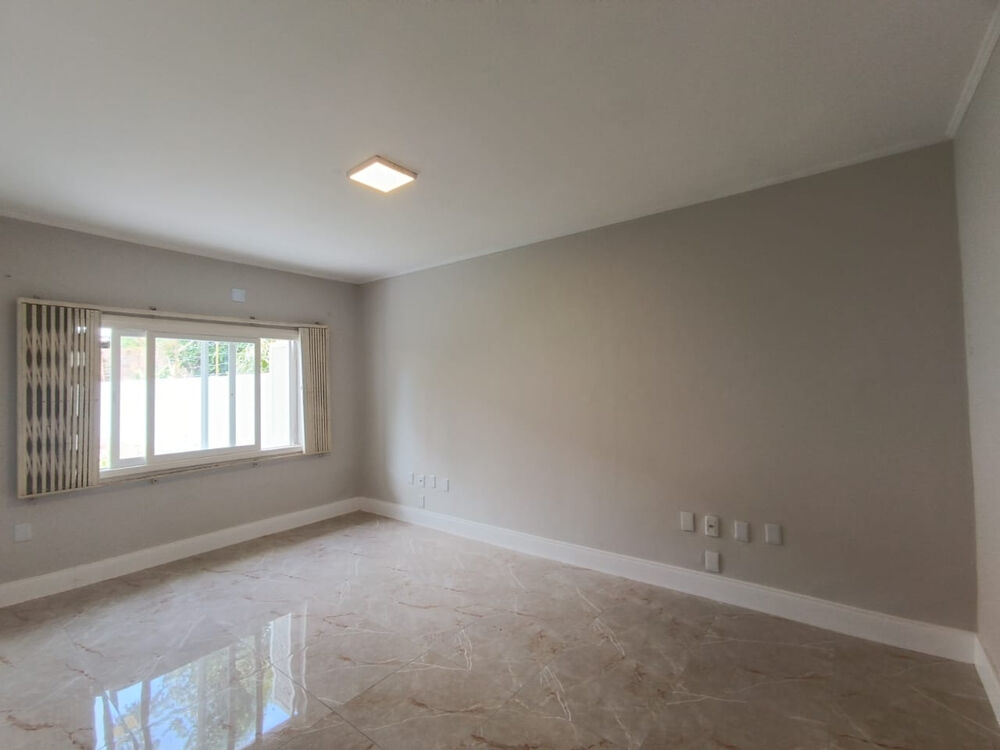 Casa à venda com 3 quartos, 230m² - Foto 4