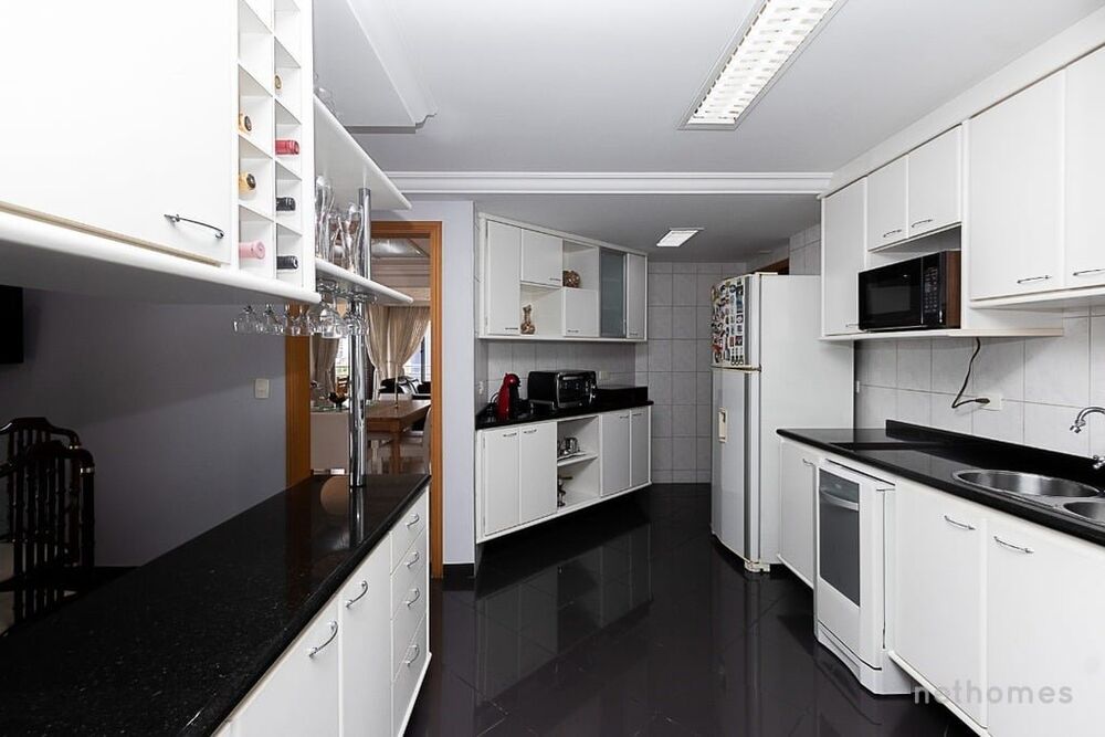Apartamento à venda com 4 quartos, 245m² - Foto 2