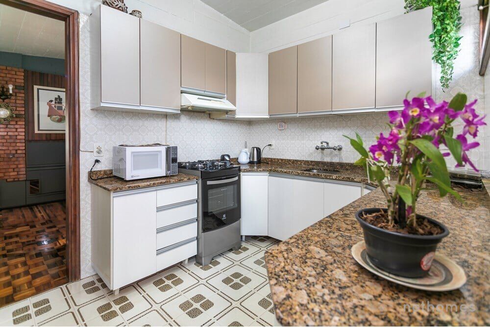 Casa à venda com 3 quartos, 214m² - Foto 2