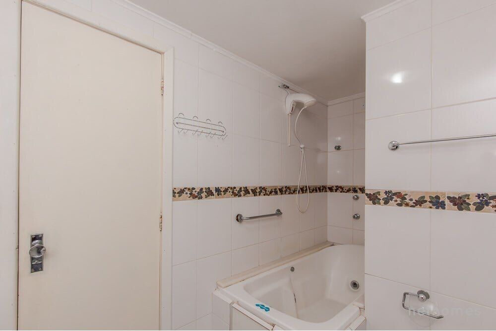 Apartamento à venda com 2 quartos, 75m² - Foto 4