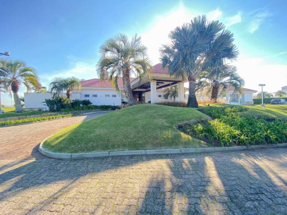 Casa de Condomínio à venda com 4 quartos, 270m² - Foto 1