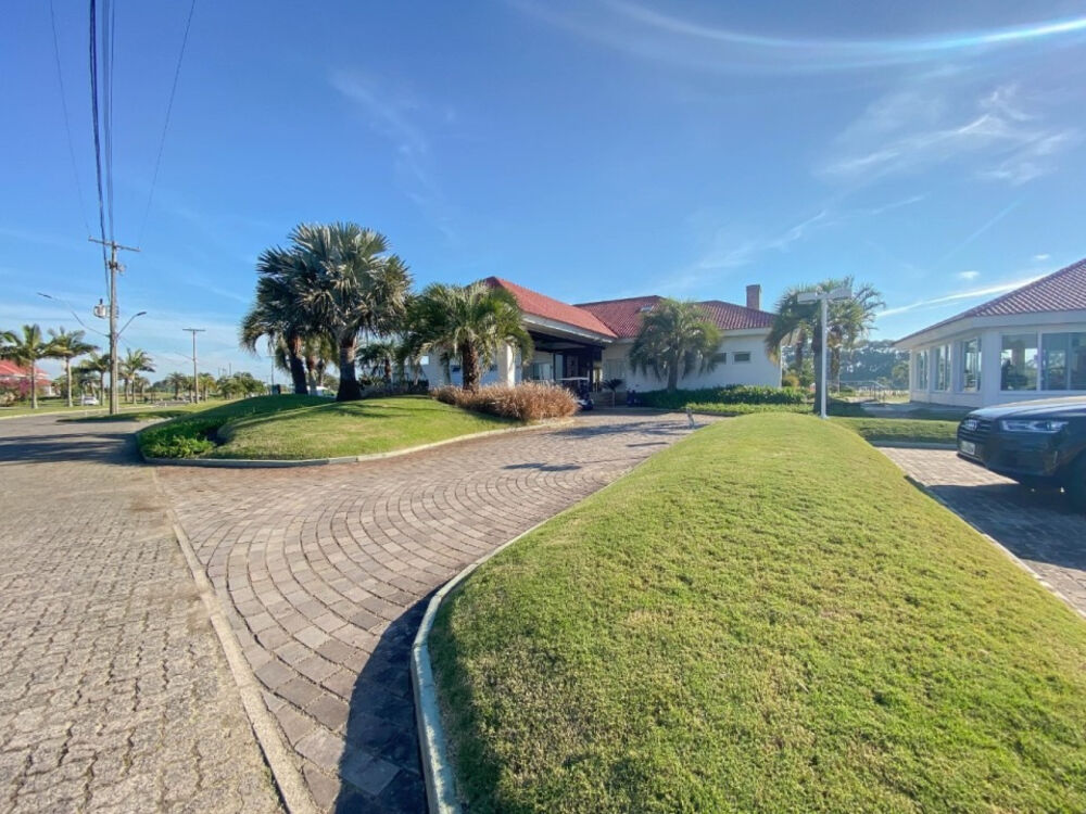 Casa de Condomínio à venda com 4 quartos, 270m² - Foto 2