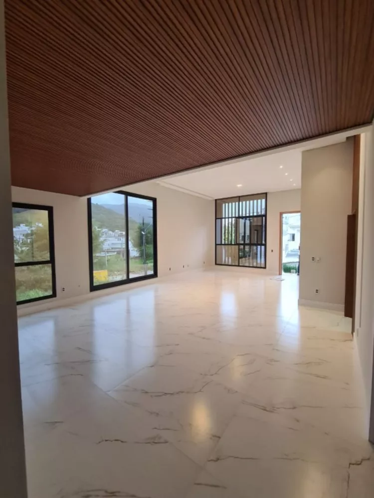 Casa à venda com 3 quartos, 250m² - Foto 3