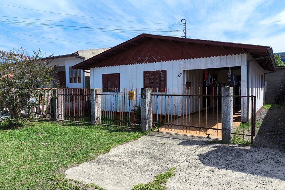 Casa à venda com 3 quartos, 360m² - Foto 1