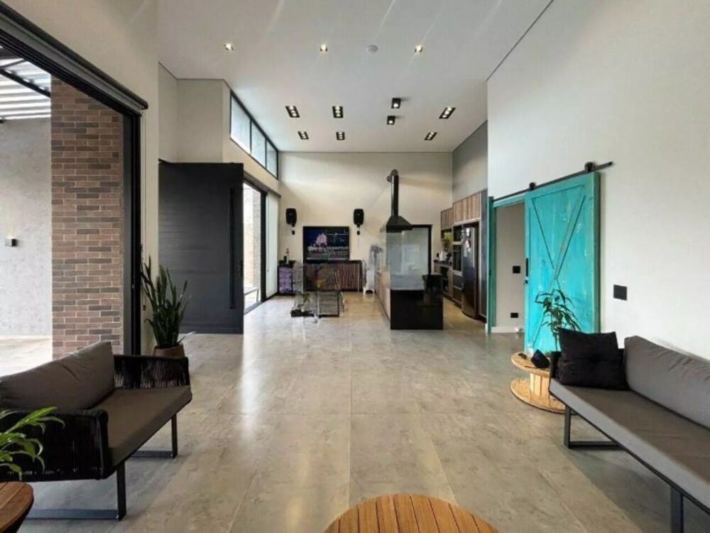 Casa de Condomínio à venda com 4 quartos, 231m² - Foto 3
