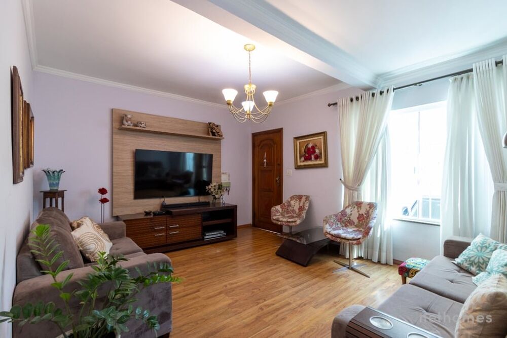 Casa à venda com 4 quartos, 150m² - Foto 1