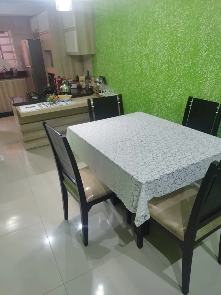 Casa, 4 quartos, 230 m² - Foto 1