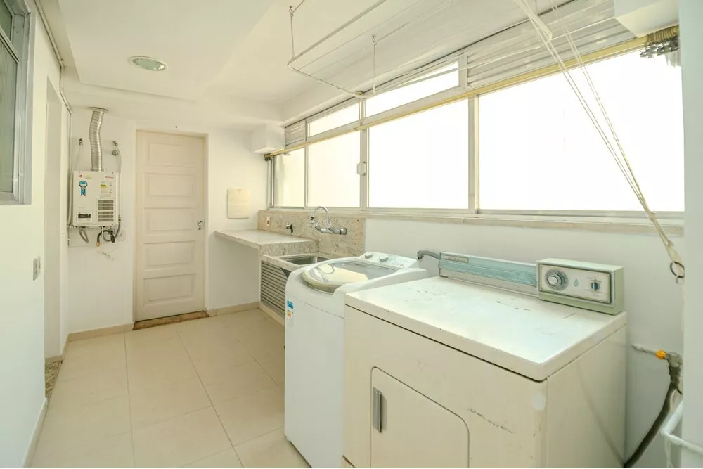 Apartamento à venda com 3 quartos, 178m² - Foto 2