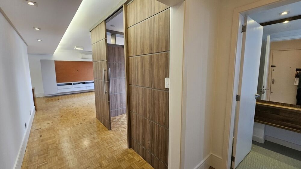 Apartamento à venda com 3 quartos, 150m² - Foto 4