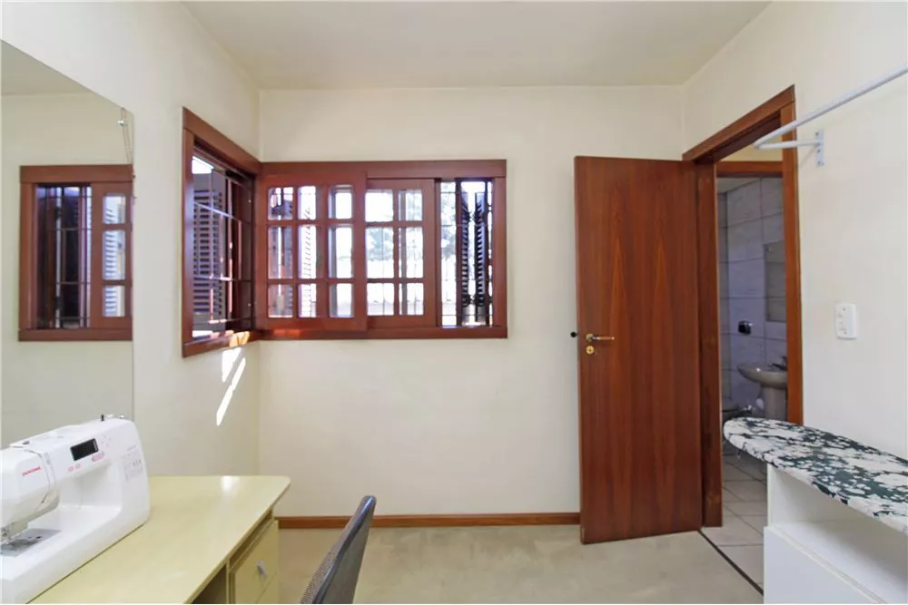 Casa à venda com 5 quartos, 276m² - Foto 6