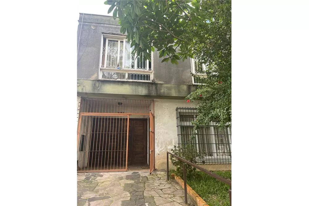 Casa à venda com 3 quartos, 179m² - Foto 1