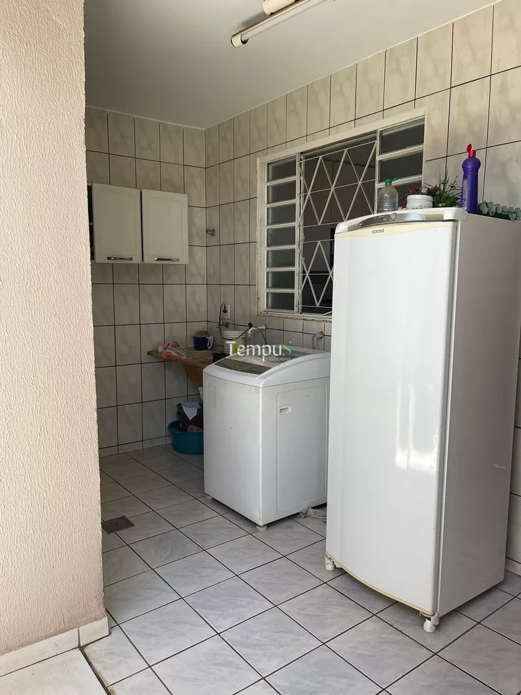 Casa à venda com 3 quartos, 240m² - Foto 4