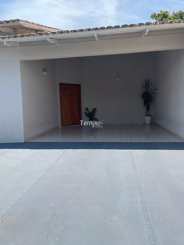 Casa à venda com 3 quartos, 240m² - Foto 2